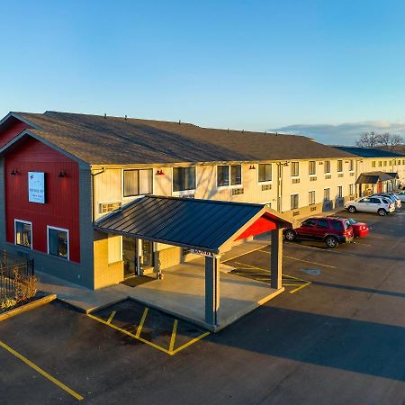 Hilltop Inn & Suites Grove Exterior photo