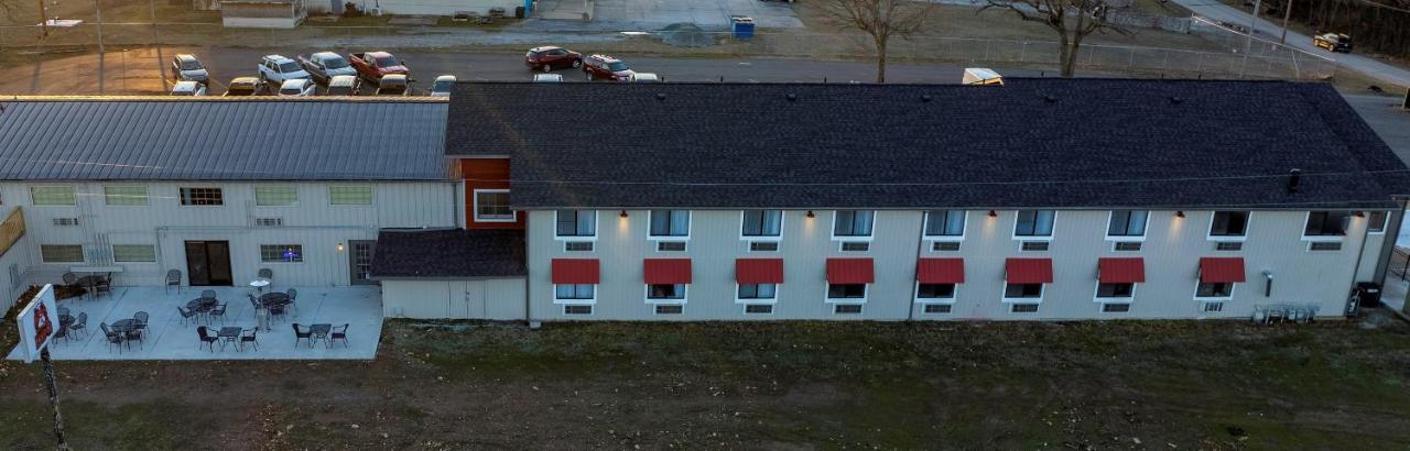Hilltop Inn & Suites Grove Exterior photo
