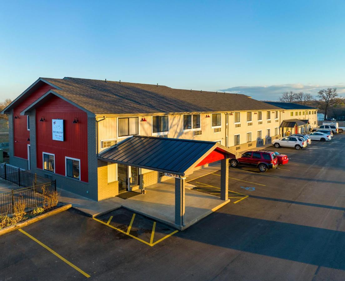 Hilltop Inn & Suites Grove Exterior photo